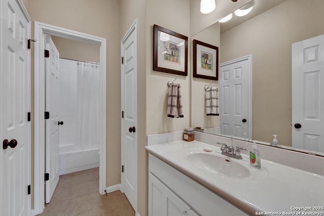 120 Oak Hideaway, Canyon Lake, TX 78133