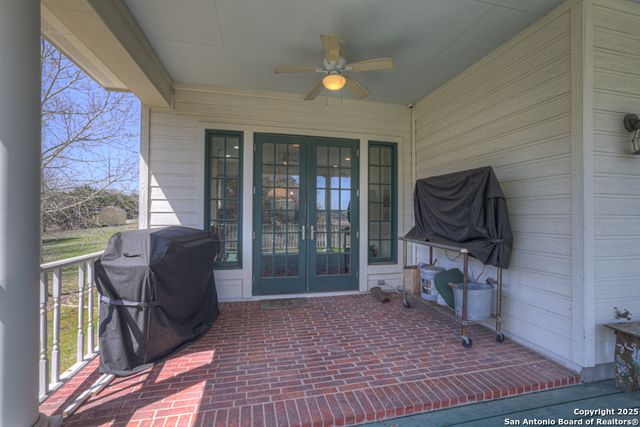 120 Oak Hideaway, Canyon Lake, TX 78133