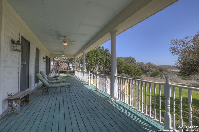 120 Oak Hideaway, Canyon Lake, TX 78133