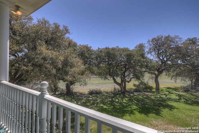 120 Oak Hideaway, Canyon Lake, TX 78133