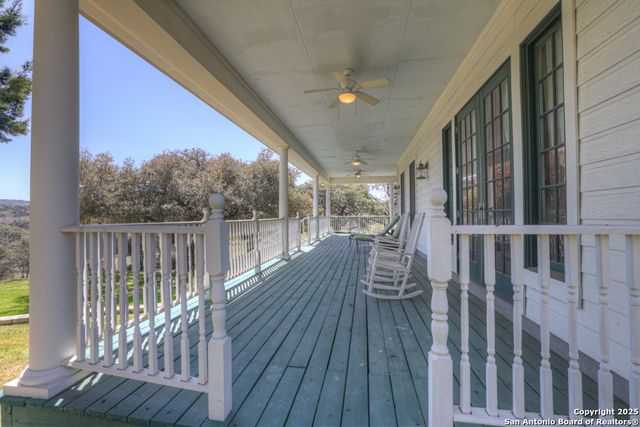 120 Oak Hideaway, Canyon Lake, TX 78133