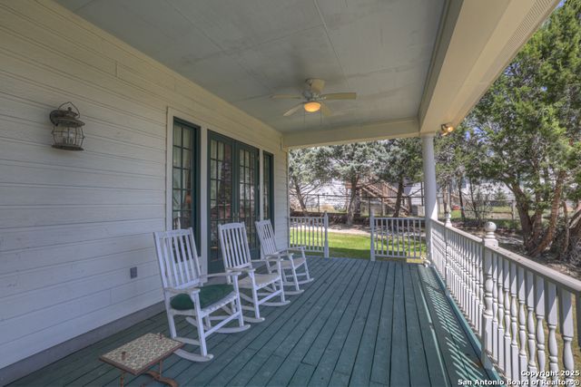 120 Oak Hideaway, Canyon Lake, TX 78133