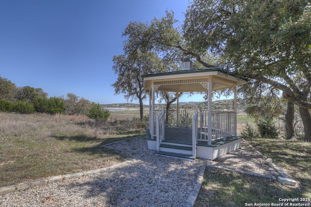 120 Oak Hideaway, Canyon Lake, TX 78133
