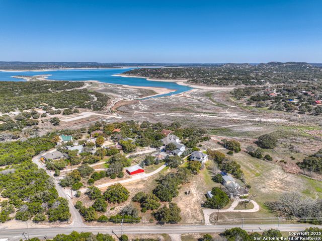 120 Oak Hideaway, Canyon Lake, TX 78133