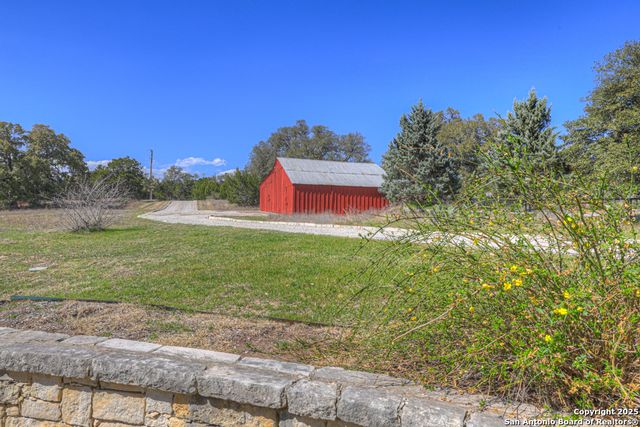 120 Oak Hideaway, Canyon Lake, TX 78133