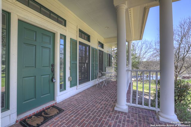 120 Oak Hideaway, Canyon Lake, TX 78133