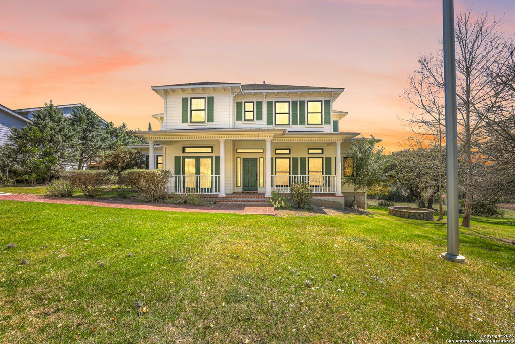 120 Oak Hideaway, Canyon Lake, TX 78133