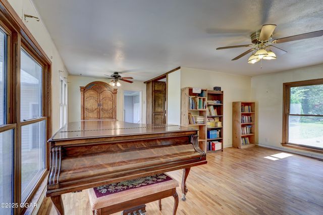 324 E 37th Street, Joplin, MO 64804