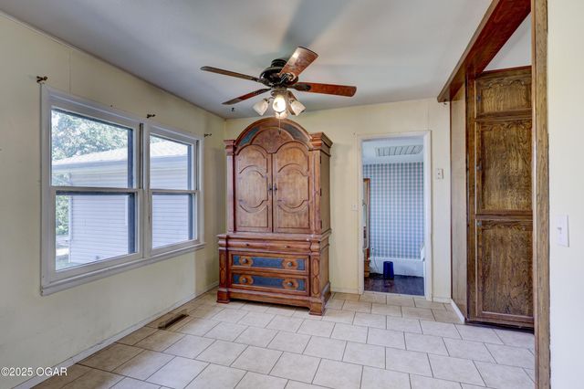 324 E 37th Street, Joplin, MO 64804