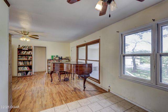 324 E 37th Street, Joplin, MO 64804