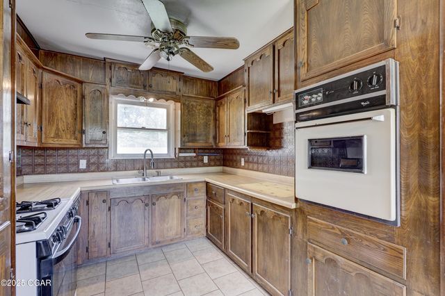 324 E 37th Street, Joplin, MO 64804