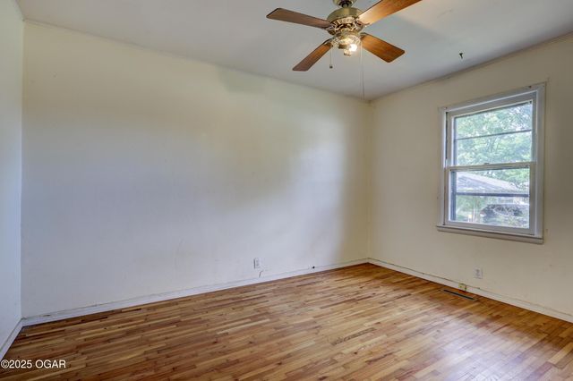 324 E 37th Street, Joplin, MO 64804