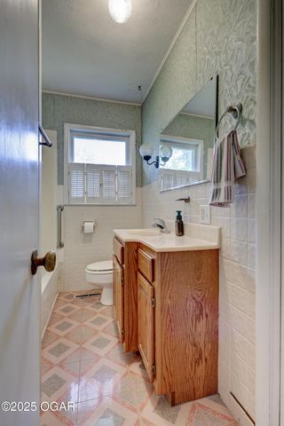 324 E 37th Street, Joplin, MO 64804