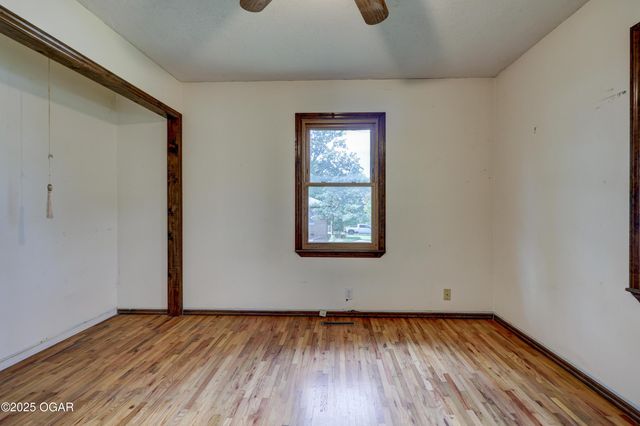 324 E 37th Street, Joplin, MO 64804