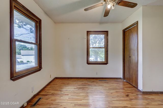 324 E 37th Street, Joplin, MO 64804