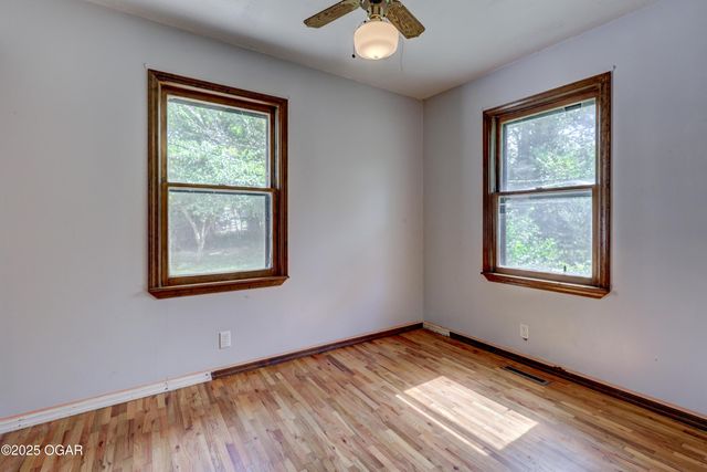 324 E 37th Street, Joplin, MO 64804