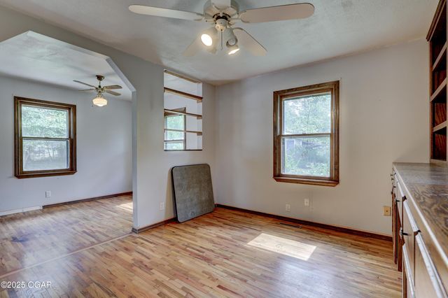 324 E 37th Street, Joplin, MO 64804