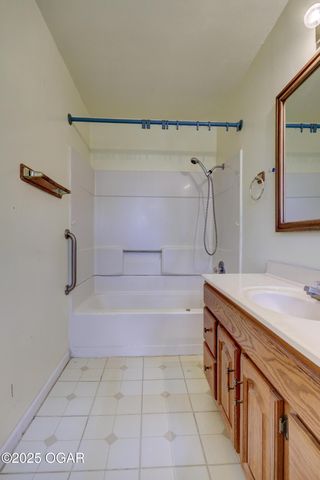 324 E 37th Street, Joplin, MO 64804