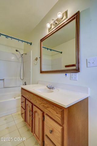 324 E 37th Street, Joplin, MO 64804