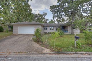 324 E 37th Street, Joplin, MO 64804