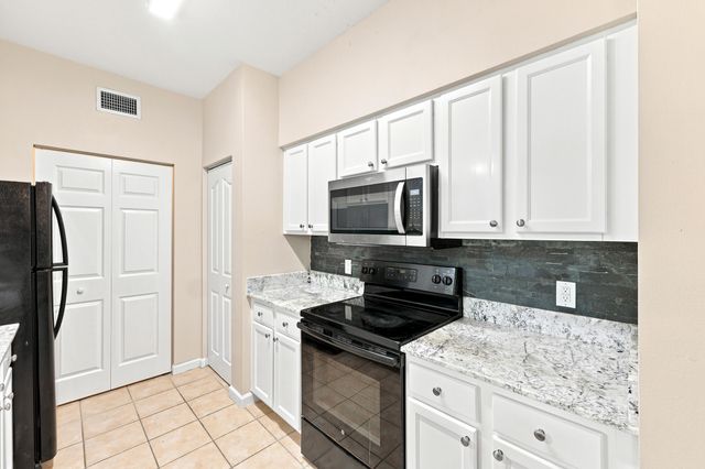 9857 BAYWINDS Drive 9112, West Palm Beach, FL 33411