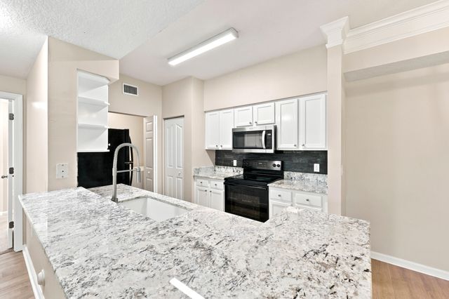9857 BAYWINDS Drive 9112, West Palm Beach, FL 33411