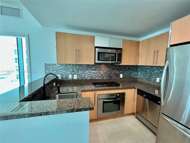 300 S Biscayne Blvd 3011, Miami, FL 33131