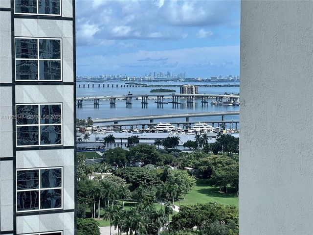 300 S Biscayne Blvd 3011, Miami, FL 33131