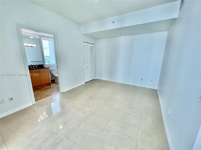 300 S Biscayne Blvd 3011, Miami, FL 33131