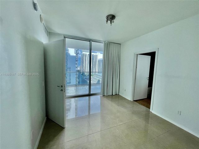 300 S Biscayne Blvd 3011, Miami, FL 33131