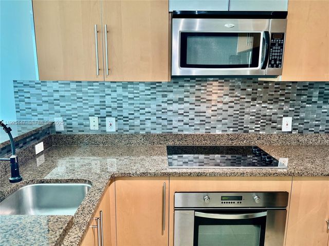 300 S Biscayne Blvd 3011, Miami, FL 33131