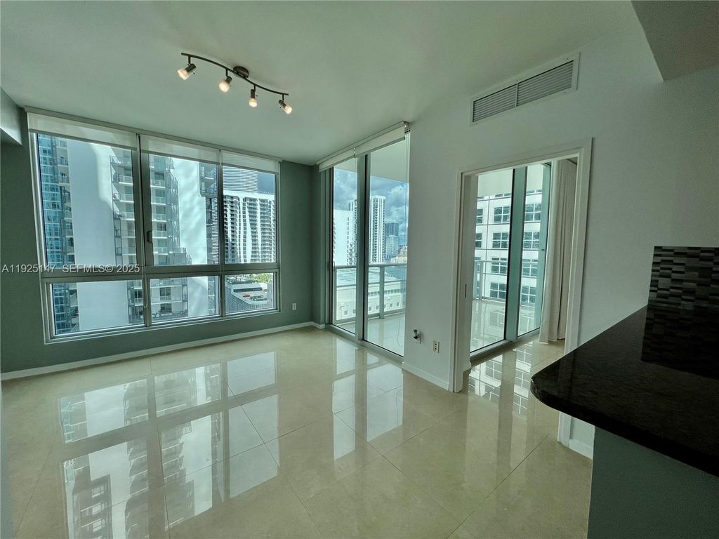 300 S Biscayne Blvd 3011, Miami, FL 33131