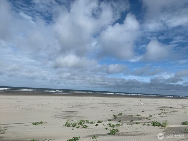 909 Washington Avenue S, Long Beach, WA 98631