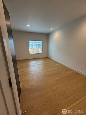 909 Washington Avenue S, Long Beach, WA 98631