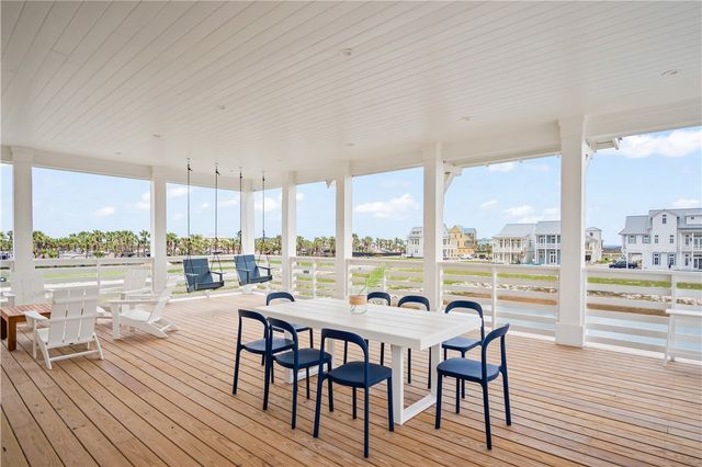 206 Playtime Dr, Port Aransas, TX 78373