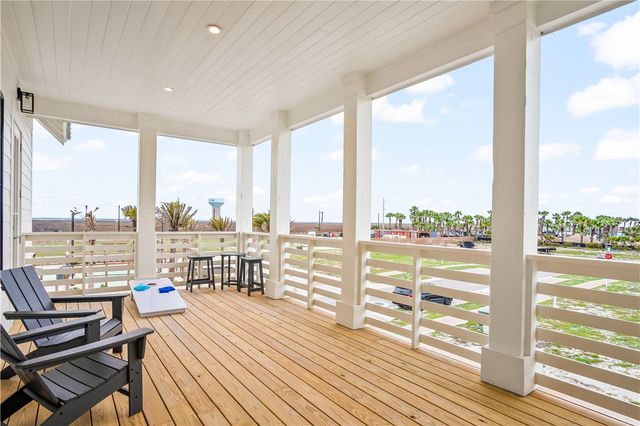 206 Playtime Dr, Port Aransas, TX 78373