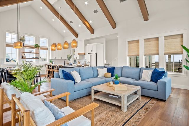 206 Playtime Dr, Port Aransas, TX 78373