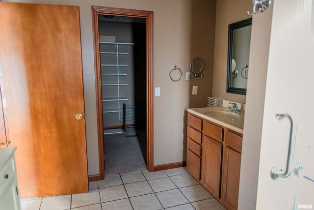 2208 CHERRY Lane, Quincy, IL 62305