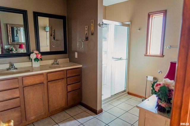 2208 CHERRY Lane, Quincy, IL 62305