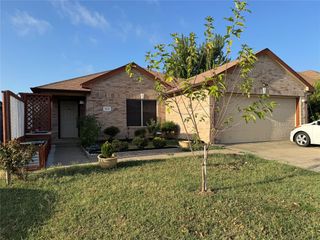824 Mulder Drive, Arlington, TX 76001