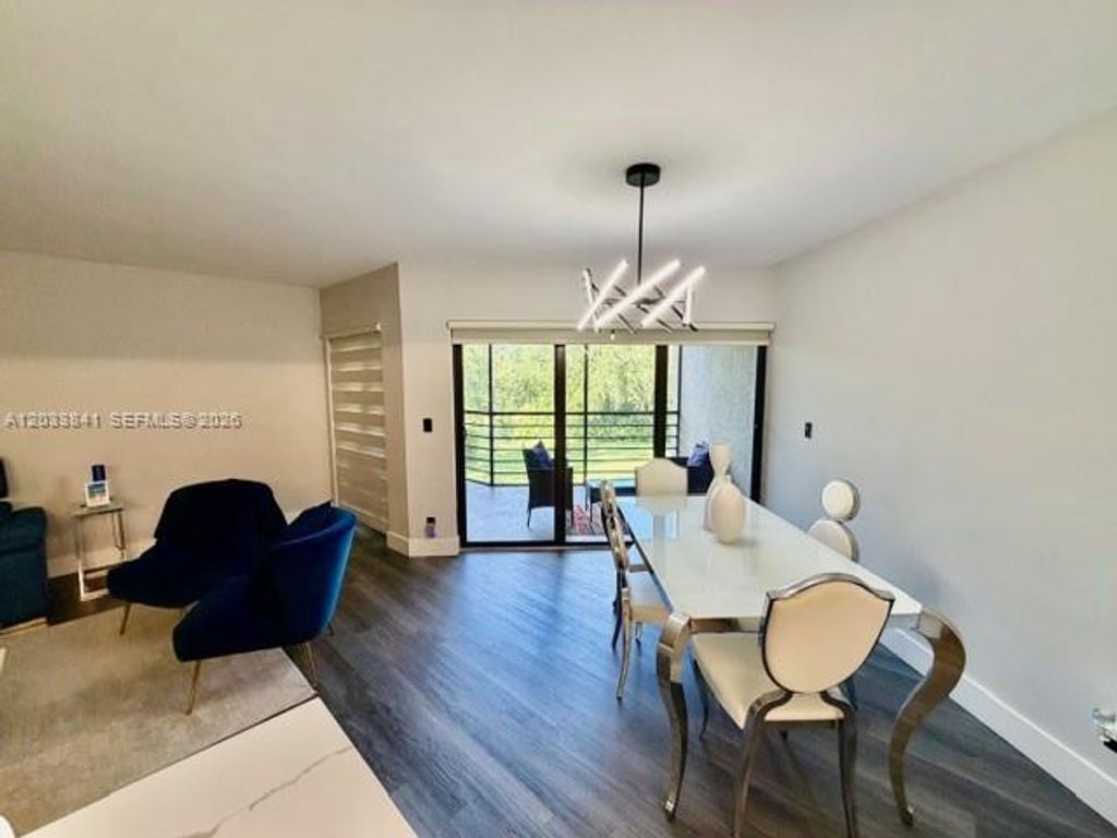 Image 6 of property listing at 5800 CAMINO REAL 306, Boca Raton, FL 33433