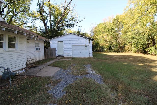 2510 W Wedington Drive, Fayetteville, AR 72701