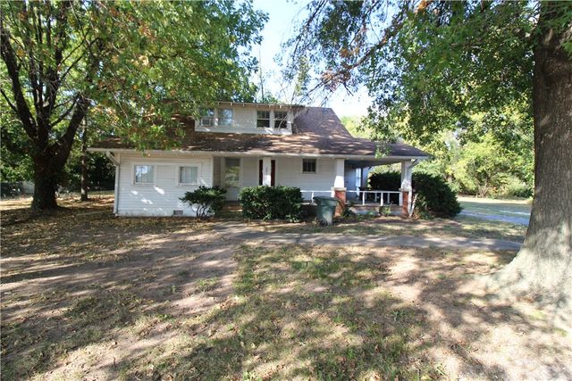 2510 W Wedington Drive, Fayetteville, AR 72701