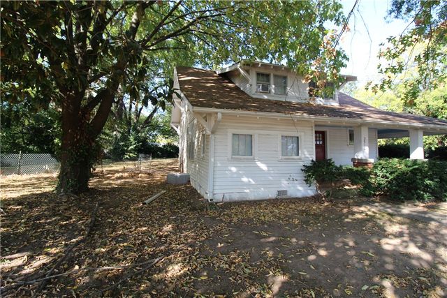 2510 W Wedington Drive, Fayetteville, AR 72701