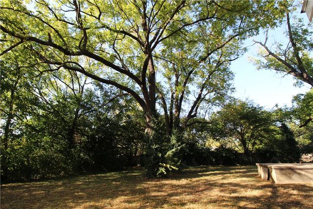 2510 W Wedington Drive, Fayetteville, AR 72701
