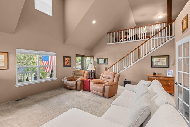 1914 Old Military Road, Central Point, OR 97502