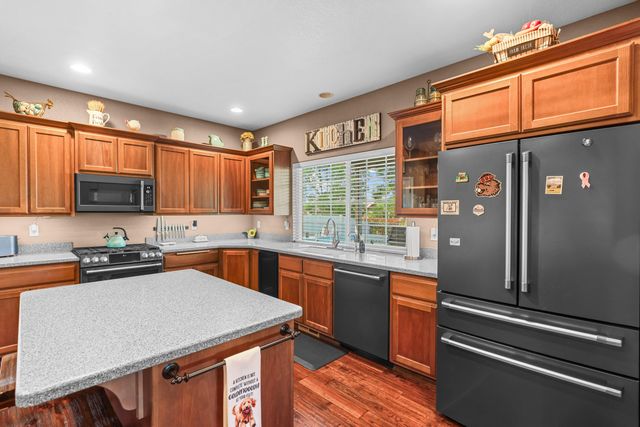 1914 Old Military Road, Central Point, OR 97502
