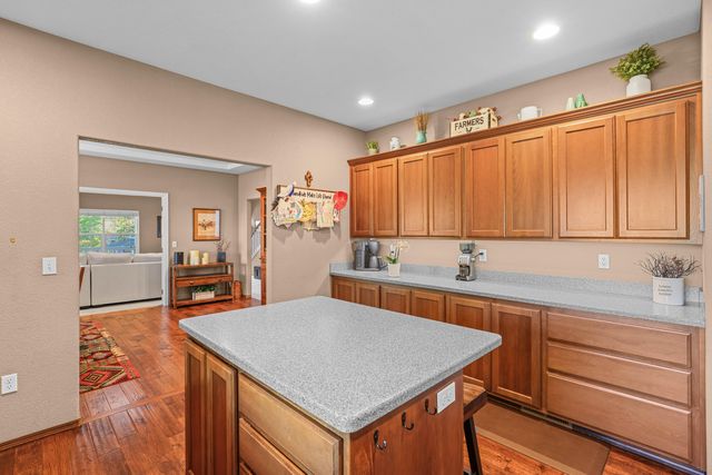 1914 Old Military Road, Central Point, OR 97502