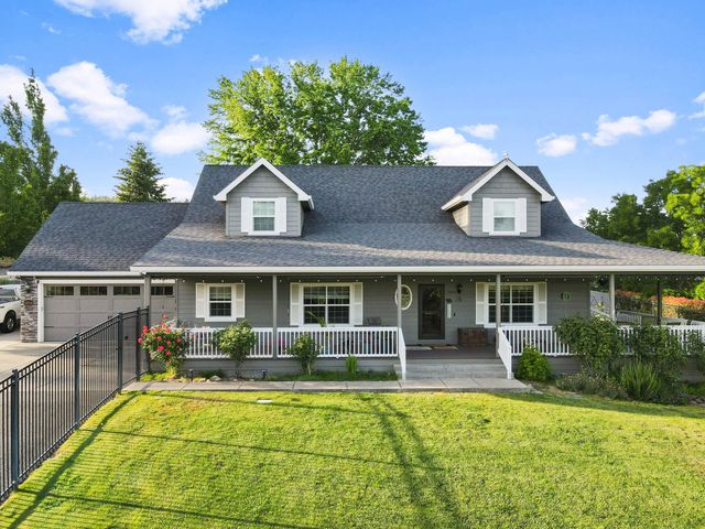 1914 Old Military Road, Central Point, OR 97502
