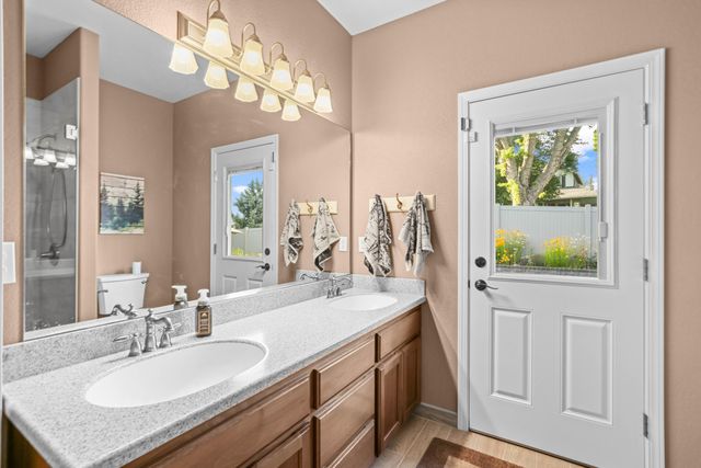 1914 Old Military Road, Central Point, OR 97502